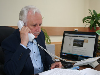 Специальная горячая линия Уполномоченного по правам человека в Алтайском крае будет работать во время месячника пожилого человека