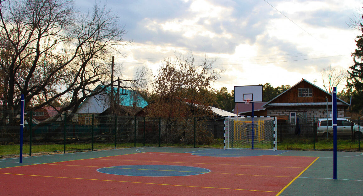 В барнаульском поселке Борзовая Заимка построили спортивную площадку по проекту поддержки местных инициатив