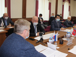 Действенные способы профилактики вирусных заболеваний обсудили в Общественной палате Алтайского края