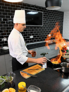 Предприятия столицы Алтайского края в рамках кулинарного мастер-класса презентовали новые виды продуктов к новогоднему столу