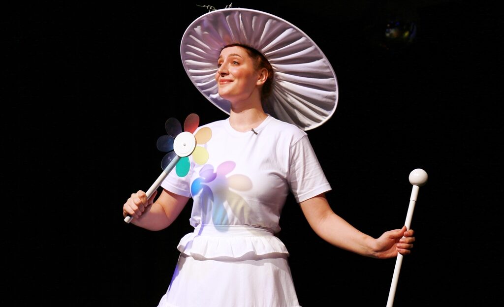 В Молодёжном театре Алтая состоялась премьера спектакля для детей «Цветик-семицветик»