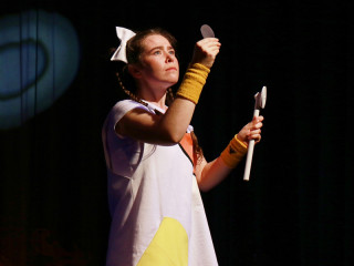 В Молодежном театре Алтая состоялась премьера сказки «Цветик-семицветик»