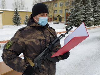 День Героев Отечества: в подразделениях Росгвардии в Алтайском крае почтили память погибших и впервые привели к присяге поступивших на службу сотрудников