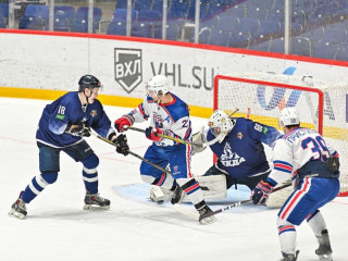 Алтайские хоккеисты продолжили домашнюю победную серию в регулярном чемпионате первенства Высшей лиги