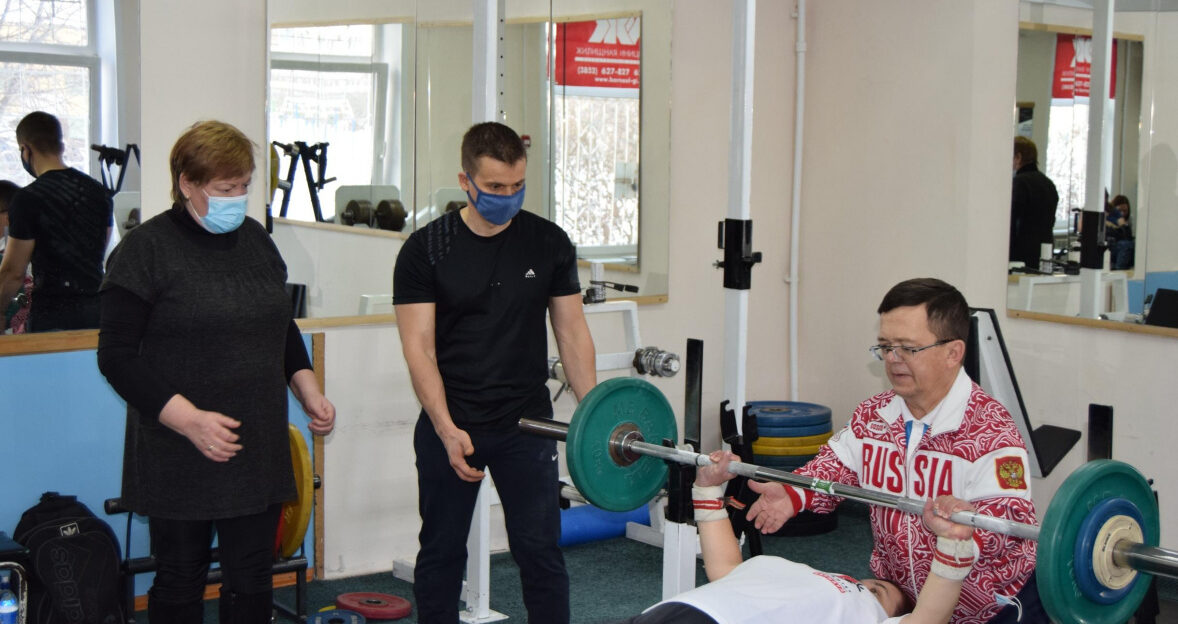 В Барнауле состоялся открытый турнир по пауэрлифтингу среди людей с ограниченными возможностями здоровья
