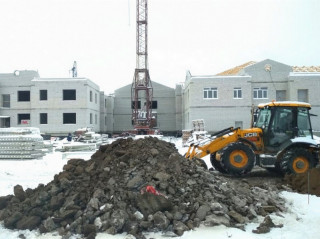 В селе Фирсово Первомайского района продолжается строительство детского сада по нацпроекту «Демография»
