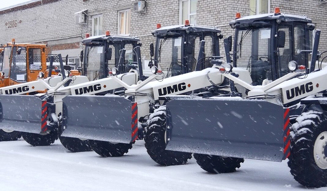 В ближайшее время дорожные службы Барнаула получат 13 единиц новой специализированной техники