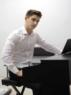 Студент Алтайского государственного университета стал лауреатом международной музыкальной премии