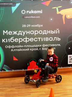 Более 20 мастер-классов и 7 онлайн-занятий провели в детском технопарке Алтайского края в рамках Международного киберфестиваля