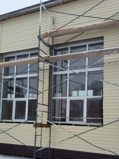 Около четырех миллионов рублей направили на капитальный ремонт спортивного зала в Чарышской школе Усть-Калманского района