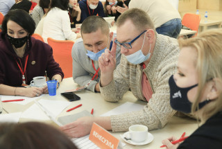 Деловая игра «Черный лебедь» научила алтайских предпринимателей решать проблемы и избегать кризисов