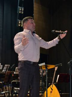 Солистка Большого театра Любовь Петрова проводит серию мастер-классов для артистов ансамбля «Алтай»