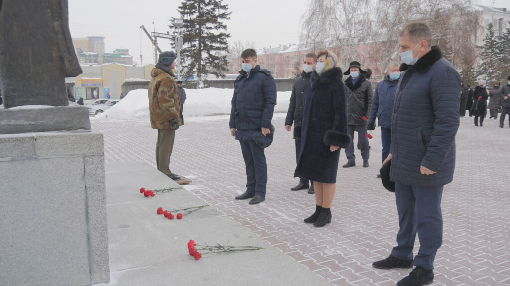 Памятные мероприятия в день 77-летия снятия блокады Ленинграда прошли в Барнауле