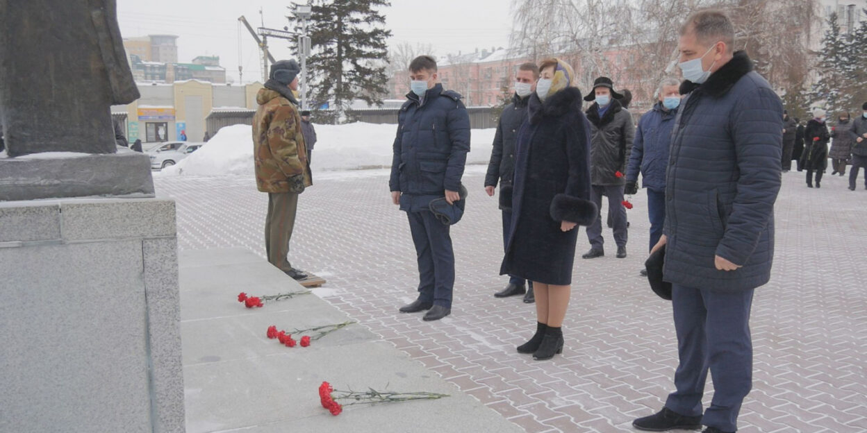Памятные мероприятия в день 77-летия снятия блокады Ленинграда прошли в Барнауле