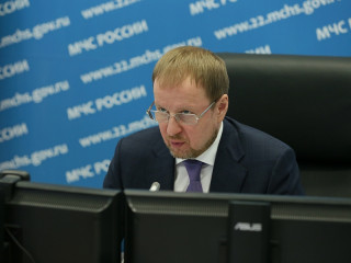 Губернатор Алтайского края Виктор Томенко провел заседание комиссии по предупреждению и ликвидации чрезвычайных ситуаций и обеспечению пожарной безопасности
