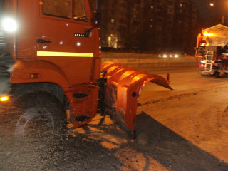 На дороги столицы Алтайского края вывели новую снегоуборочную технику