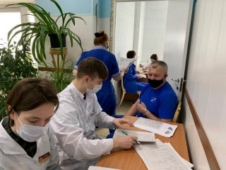 В рамках национального проекта «Демография» более 700 работников алтайского завода проходят профилактический осмотр