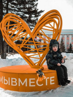 В Барнауле установили арт-объект в честь годовщины общероссийской акции взаимопомощи #МЫВМЕСТЕ