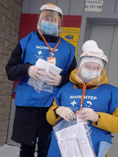 Свыше трех тысяч заявок от жителей столицы Алтайского края отработали волонтеры акции #МЫВМЕСТЕ за год