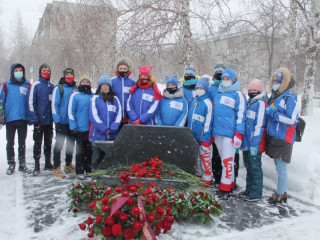 В Барнауле почтили память десантников легендарной 6-й роты, совершившей подвиг в Аргунском ущелье