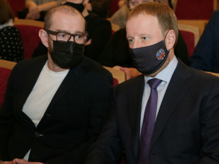 В преддверии Дня театра Губернатор Виктор Томенко рассказал о главных театральных планах края на год