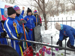 Очистка памятников от снега, митинги и уроки мужества – алтайские поисковики провели мероприятия в рамках «Ледового марафона»
