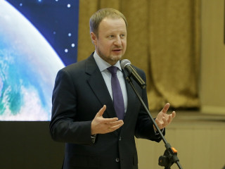 Губернатор Виктор Томенко вручил педагогам-просветителям Алтайского края специальные премии имени Степана Титова