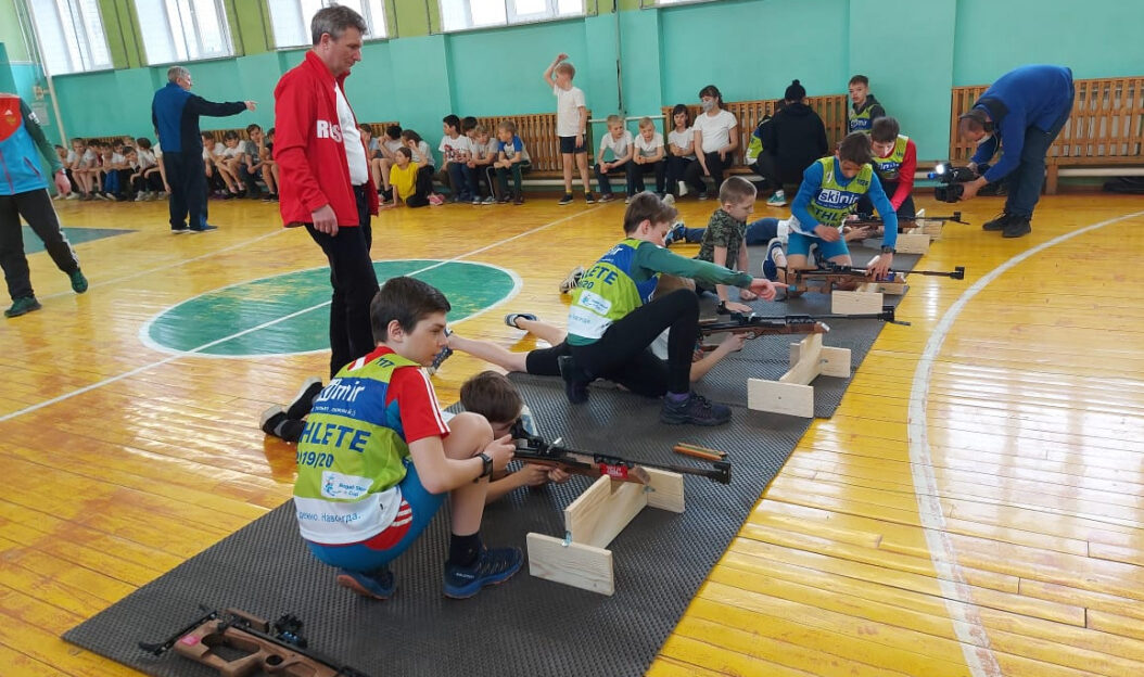 Барнаульская школа №24 получила новое оборудование для занятий биатлоном