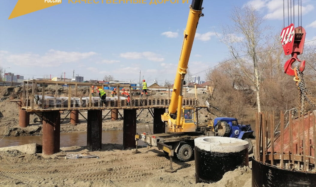 В Барнауле продолжается реконструкция моста через реку Барнаулку по улице Челюскинцев