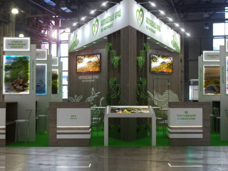 На стенде Алтайского края участники «Интурмаркета» смогут посетить фотозону с талисманом этапа Кубка мира по гребле на байдарках и каноэ – бобром Сибиряком