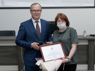 Сотрудники Федерального центра травматологии, ортопедии и эндопротезирования получили награды Алтайского края за оказание помощи пациентам с коронавирусной инфекцией