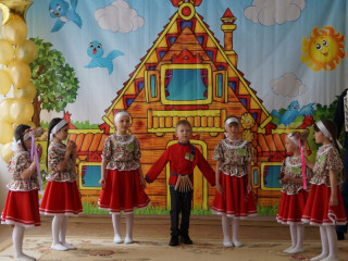 Выступления 37 коллективов и более 150 поделок представили на фестивале детского фольклорного творчества «Солнцеворот-2021» в Алтайском крае