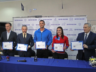 В Алтайском крае презентовали специальный почтовый конверт, выпущенный в честь II этапа Кубка мира по гребле на байдарках и каноэ