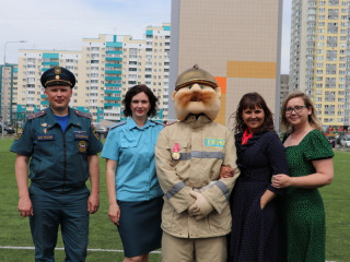 Около 300 ребят приняли участие в зрелищном мероприятии в Барнауле, посвященном вопросам пожарной безопасности