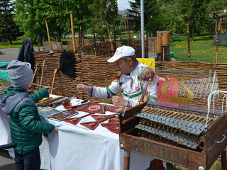 Благодаря гранту Губернатора в сфере культуры народные мастера Алтайского края посетят сельские территории региона