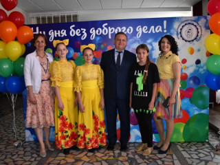 Воспитанники центров помощи детям, оставшимся без попечения родителей, побывали на спектакле «Спящая красавица» в Барнауле