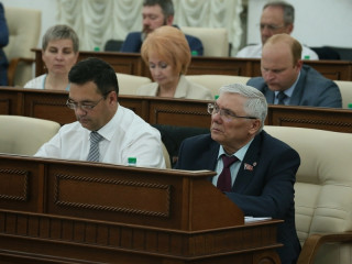 Два образовательных учреждения Алтайского края будут носить имена известных земляков