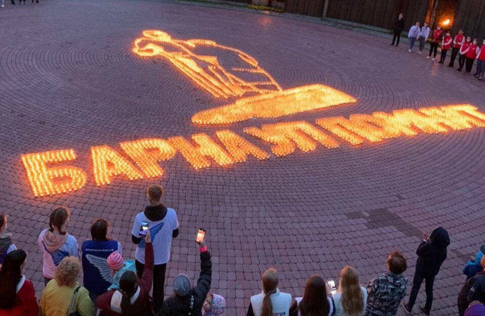 «Огненные картины» в память о погибших в Великой Отечественной войне зажгли в Барнауле