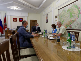 Губернатор Виктор Томенко встретился с гендиректором компании «Экспресс-тур» Татьяной Нешатаевой по вопросу строительства санатория в «Белокурихе горной»