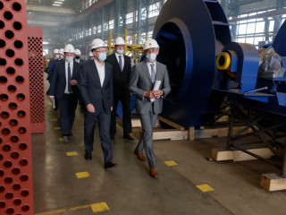 Губернатор Алтайского края Виктор Томенко обсудил планы развития Барнаульского котельного завода с руководством предприятия