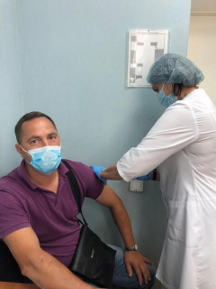 Одна из ведущих энергокомпаний Алтайского края проводит вакцинацию сотрудников от коронавируса на рабочем месте