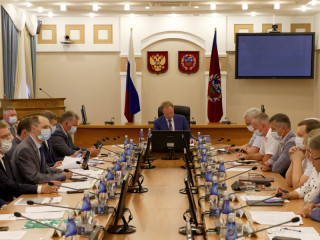 Министр образования и науки Алтайского края проинформировал Губернатора Виктора Томенко об устройстве детей в первые классы барнаульских школ