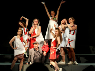 К новому сезону Алтайский театр кукол «Сказка» подготовил нетипичный для своего репертуара премьерный спектакль