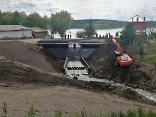 В Курьинском районе Алтайского края завершили строительство дамбы на озере Белом