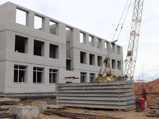 Правительство Алтайского края готово дофинансировать стоимость строящихся социальных объектов после удорожания стройматериалов