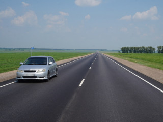 42 километра федеральных дорог в Алтайском крае обновили с помощью защитных покрытий