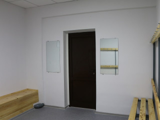 В лицее №124 столицы Алтайского края реконструировали спортивные раздевалки в рамках грантового конкурса «Я считаю»