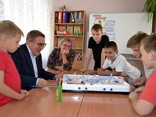 Свыше 1 миллиона рублей направили на поддержку центров помощи детям, оставшимся без попечения родителей, в Алтайском крае