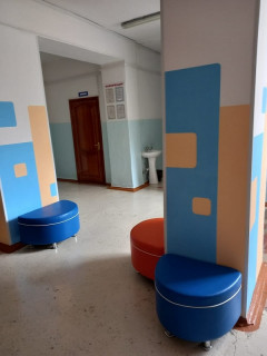 В рубцовской гимназии №11 Алтайского края на средства гранта обустроили центральный холл