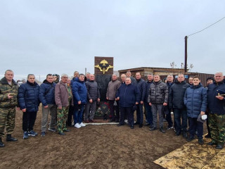 Памятник герою двух стран открыли в его родном городе Яровое Алтайского края